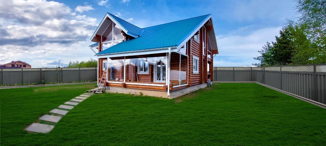 Мягкие окна на веранде загородного дома в Городищах